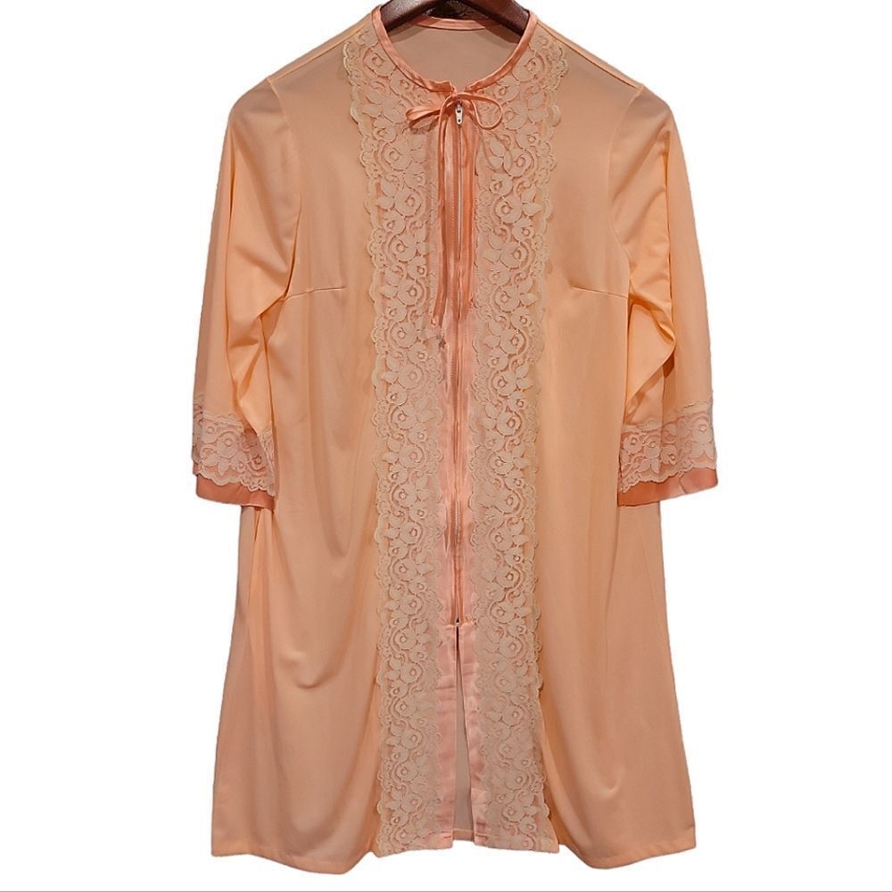 Vintage Union Made ILGWU Peach Pink Ivory Lace House Coat Robe Snowdon M